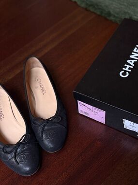 CHANEL Black Quilted CC Logo Ballet Flats with Bow